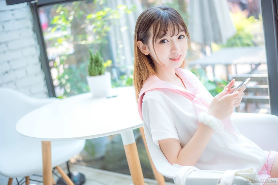 “我一个外来人都能知道，那江东俊杰，想必也能知道这点，若他们能够视线知道我今天会来这里，是个除掉我的好机会。”陈到今天的话似乎特别多。